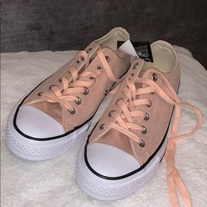 BRAND NEW Shimmery peach Converse